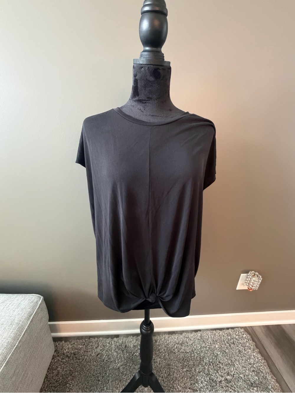Simply Vera Vera Wang Black Short Sleeve Twist-Front Tee

#126